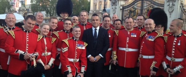 Robbie et les Horse Guards