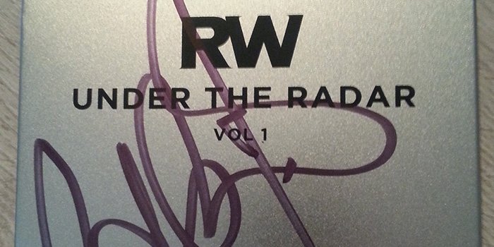 Under The Radar : L'édition Boîte métallisée signée !