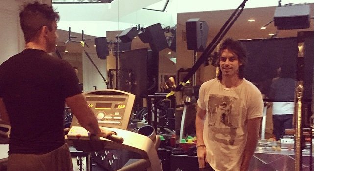 Mark Hayes : Le nouvel ami de Robbie