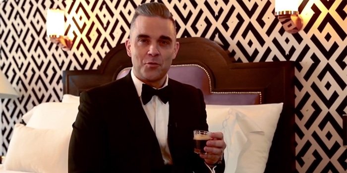 Robbie Williams parle français! (Enfin presque !)