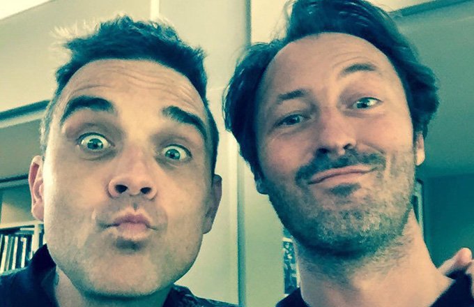 Exclusif : Robbie Williams chante avec Doriand!