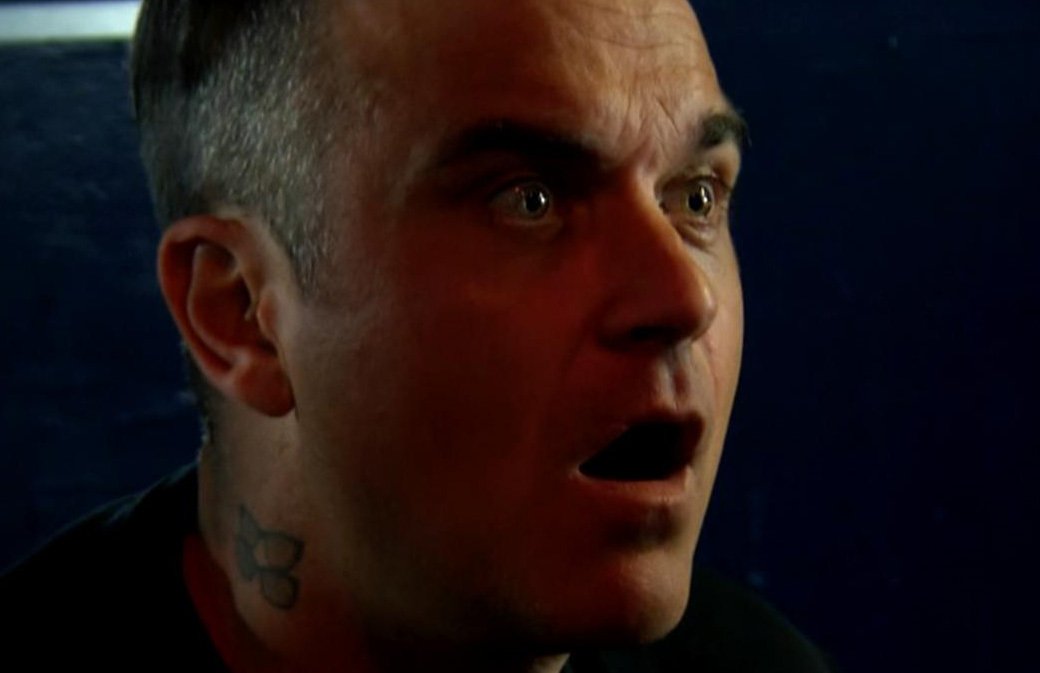 Robbie Williams chante Angels dans Celebrity Apprentice